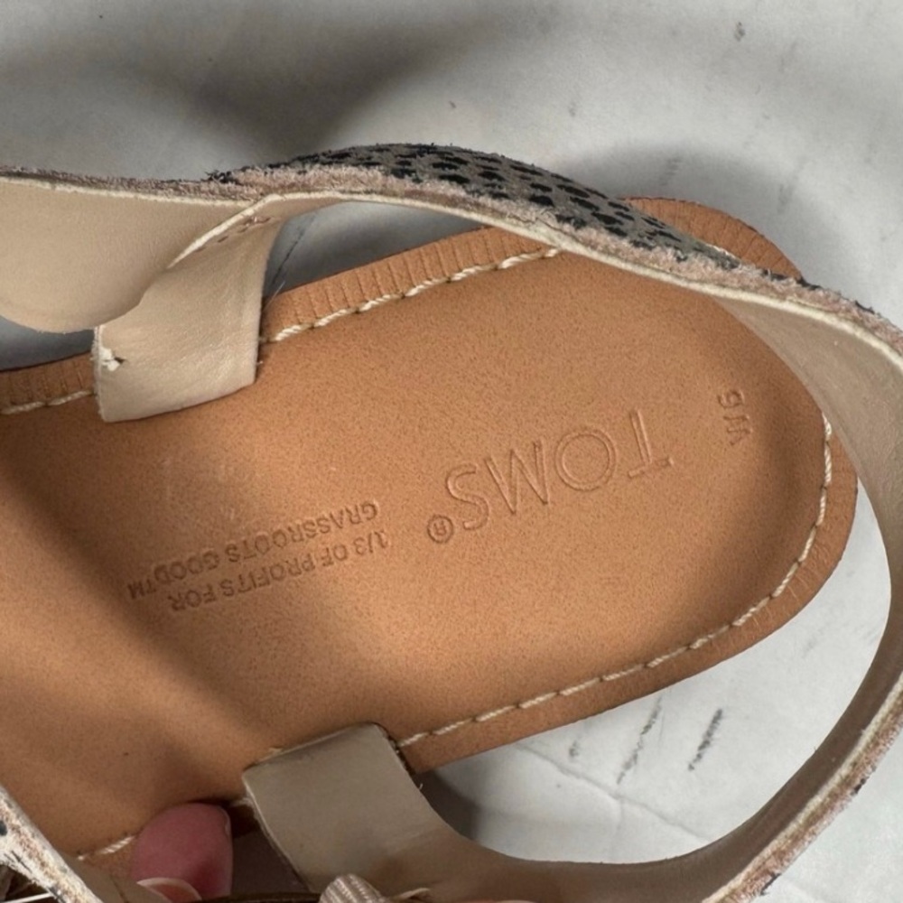 NWT Toms Sicily Suede Cheetah Strappy Flat Sandals Resort Summer Vacation Beach - Picture 8 of 10